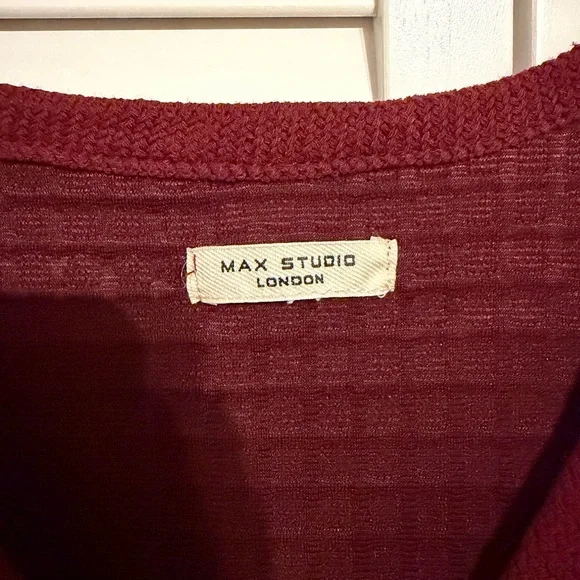 NWOT Max Studio London Women's V-Neck Sweatshirt - Picture 3 of 3